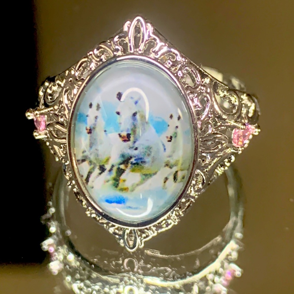 Horse ring size 8 with pink stones like new